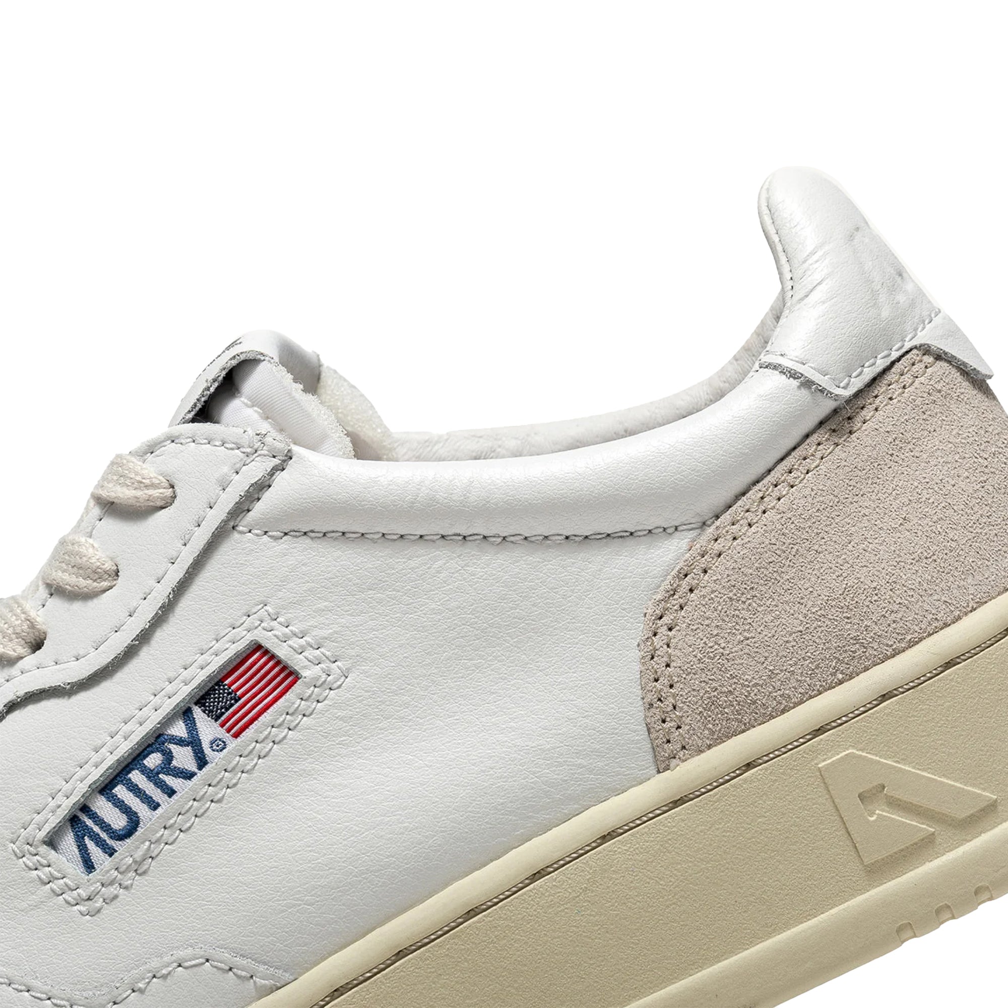 Medalist Low Suede White Beige