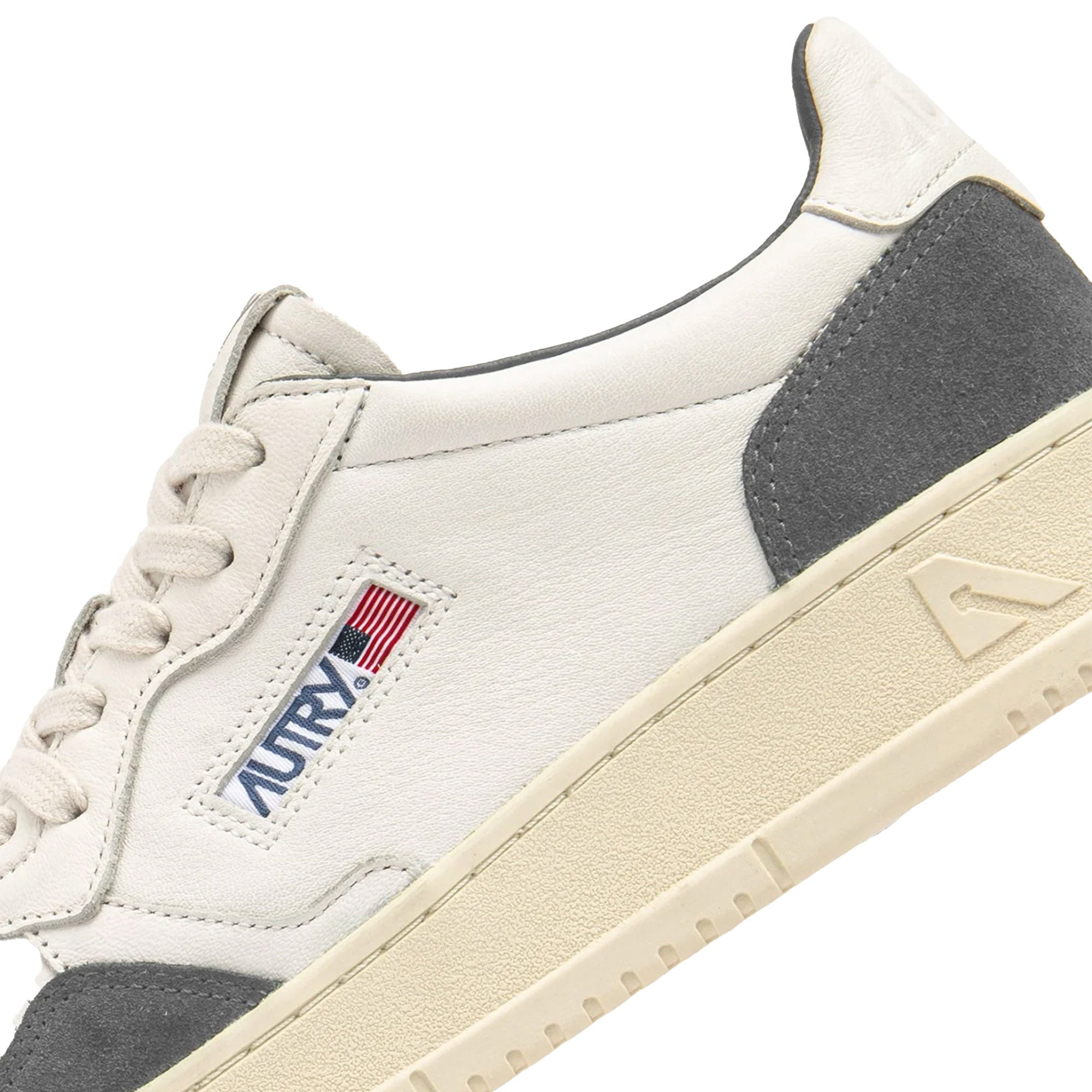 Medalist Low Suede White Grey