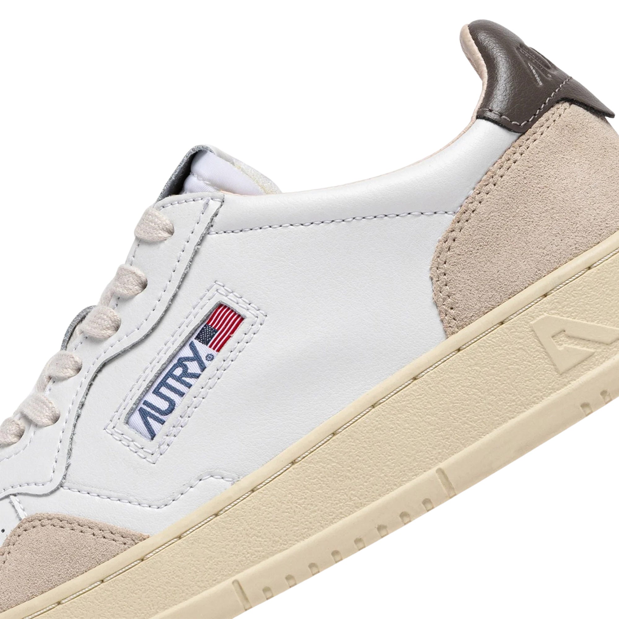 Medalist Low Suede White Morel