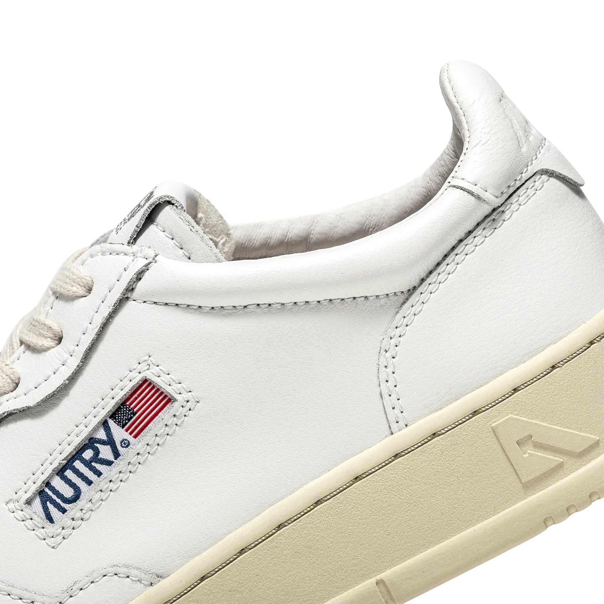 Medalist Low Leather White