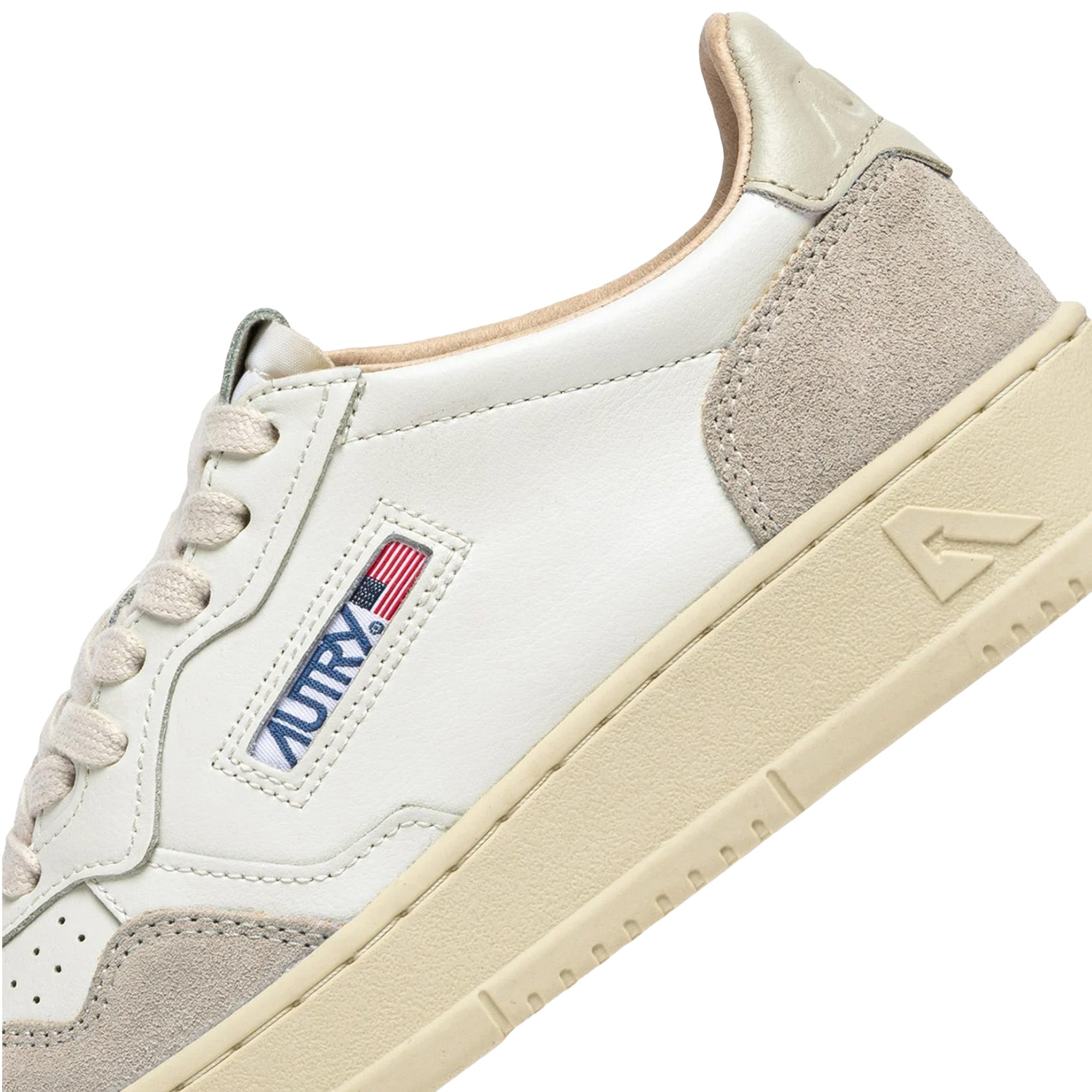 Medalist Low Suede White Pelican